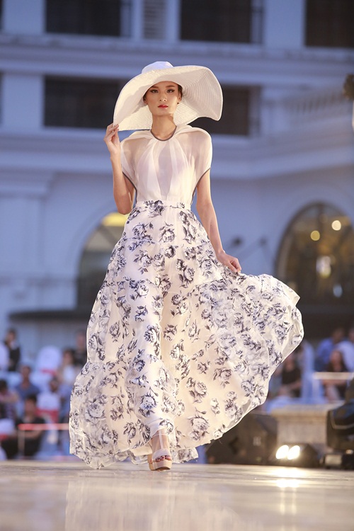 Jennifer Phạm bất ngờ làm người mẫu catwalk Đẹp Fashion Runway 2015 2